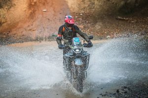 Blouson en cuir ou veste moderne : quel équipement choisir pour un voyage à moto au Maroc ?